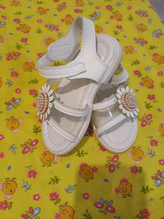 Продам детскую обувь