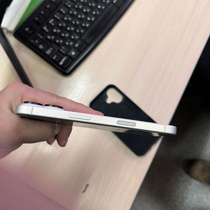 Iphone 16 white 128gb