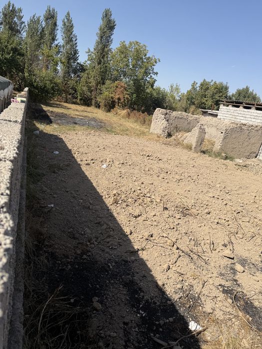 Уй сотилади 7.18 кадастирда курсатилган 8сотих атрофида