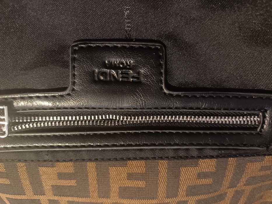 Vând geanta noua Fendi