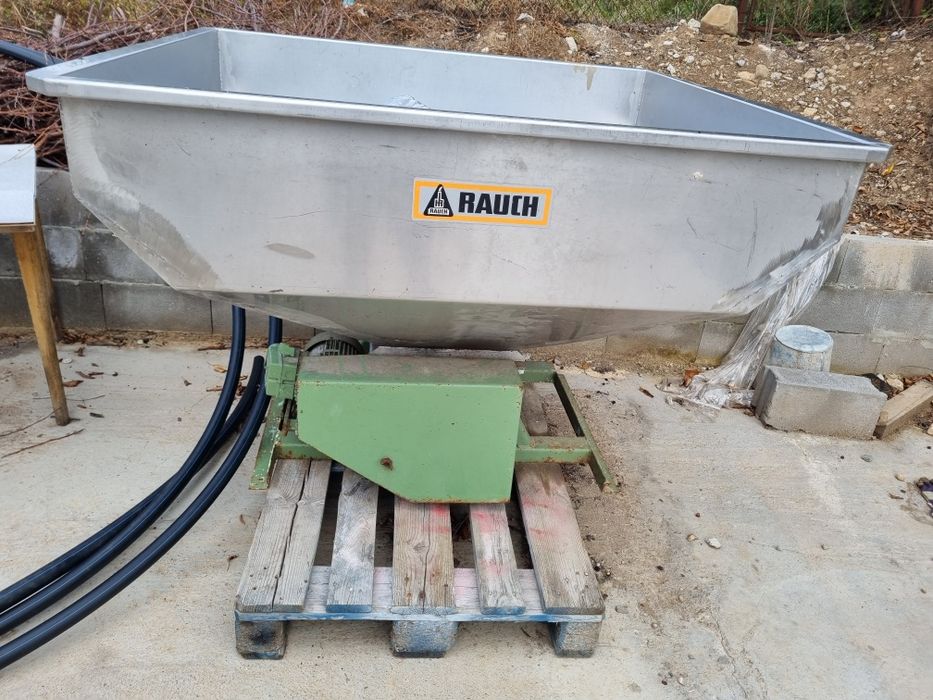 Гроздомелачка със шнек