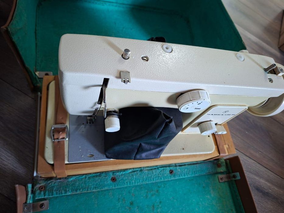 Продам швейную машину