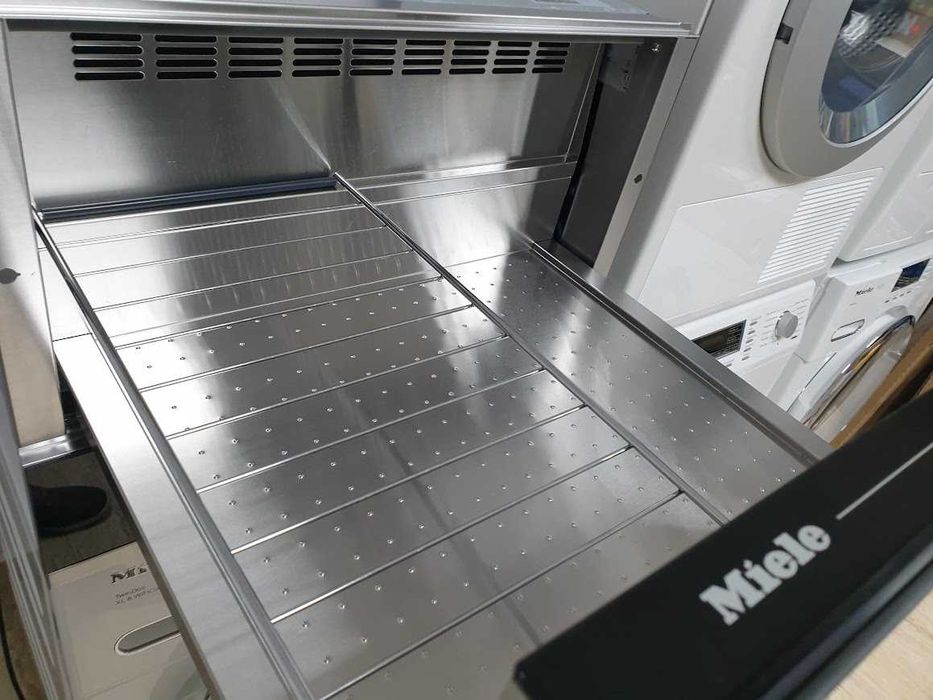 Miele Подгряващо Чекмедже с Дръжка за Вграждане в Кухня 29cm