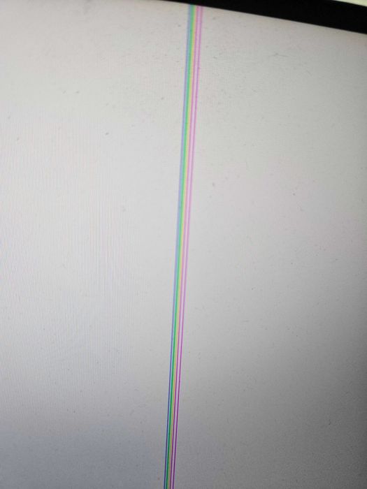 Monitor Alienware AW2723DF defect (benzi de pixeli defecti colorati)