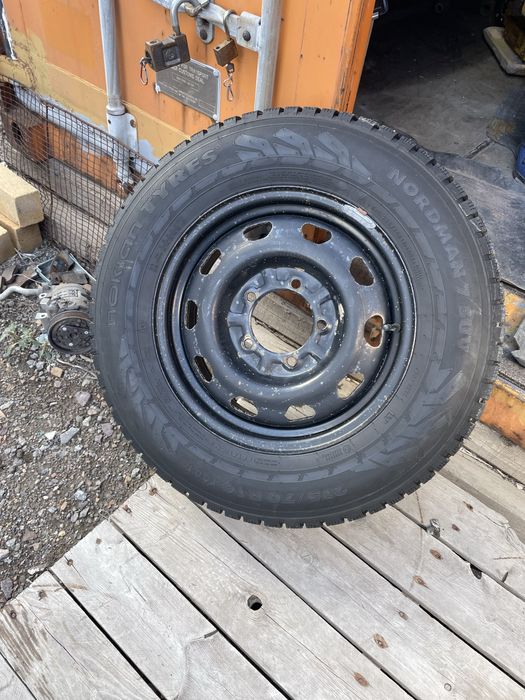 Зимние  4 шины на дисках R16 215/70