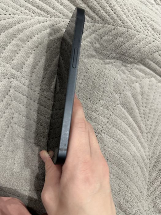 Продам айфон 13 на 128 гб