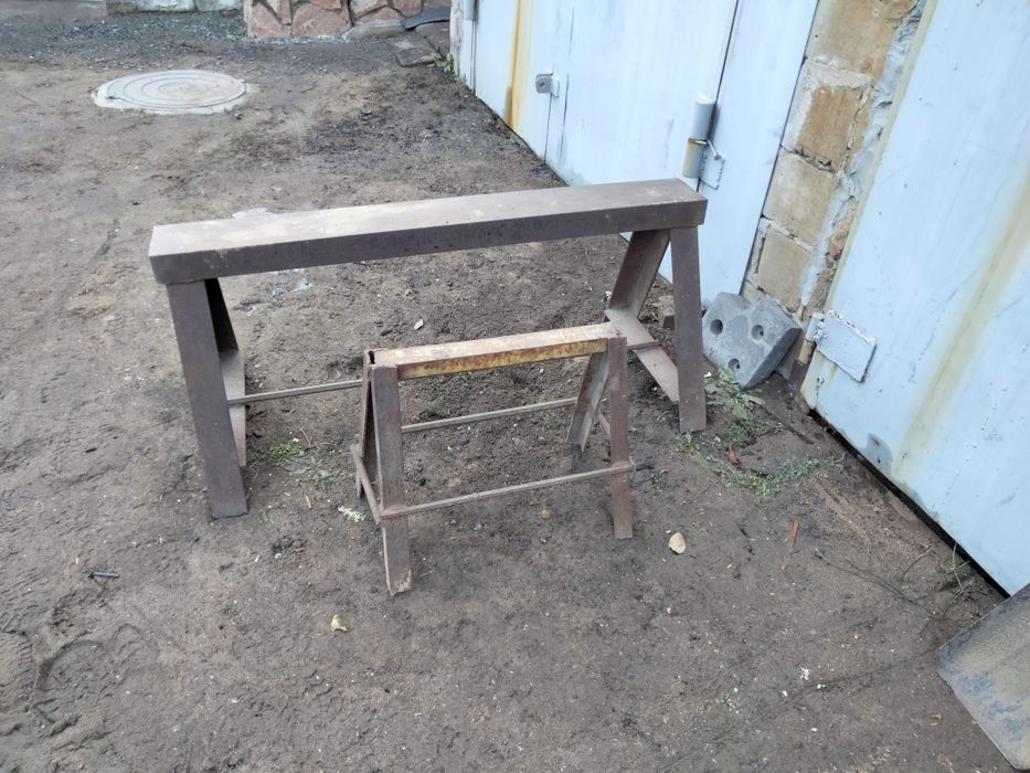 Железные козлы, из прочного швеллера.