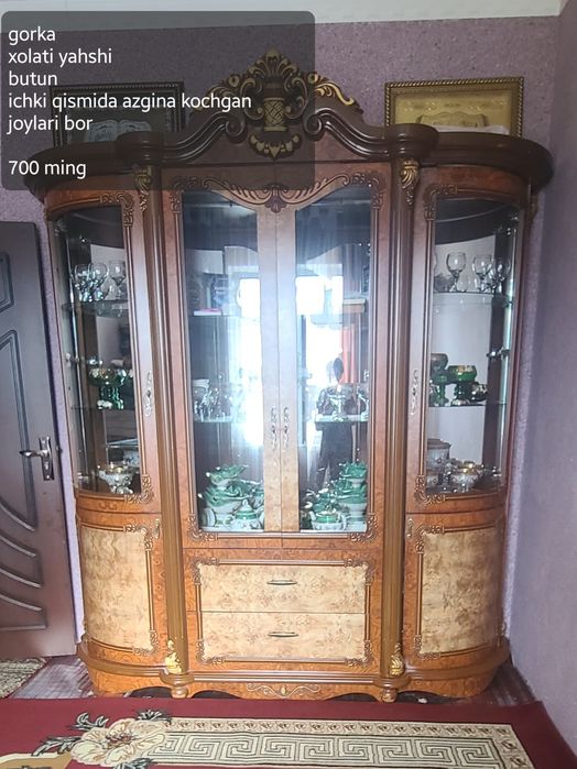 Gilam sotiladi 2.5 × 5  xolati yahshi