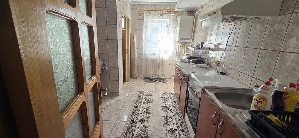 Vand apartament cu 3 camere, decomandat, str 13 decembrie