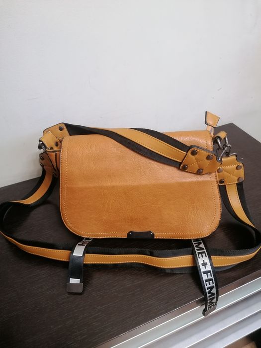 Дамска чанта с две дръжки