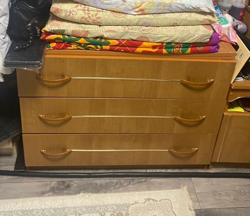 Продам туалетный столик, комод