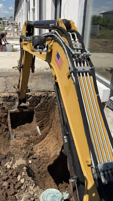 Închiriez mini excavator CAT 3  TONE