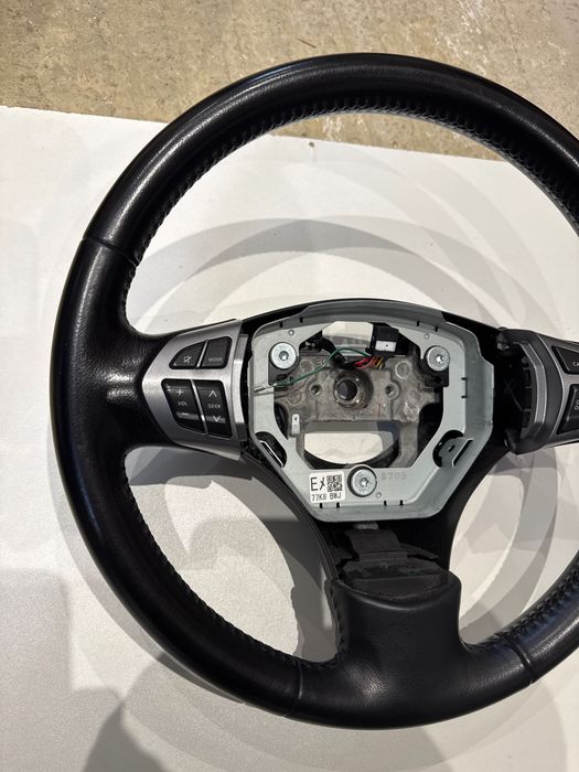 Suzuki Grand Vitara кожен волан Сузуки Гранд Витара