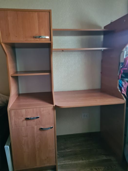 Продаю стол письменный