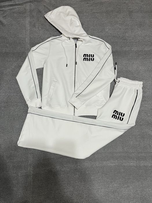 Trening de damă  3 piese cu pantalon evazat LV Miu