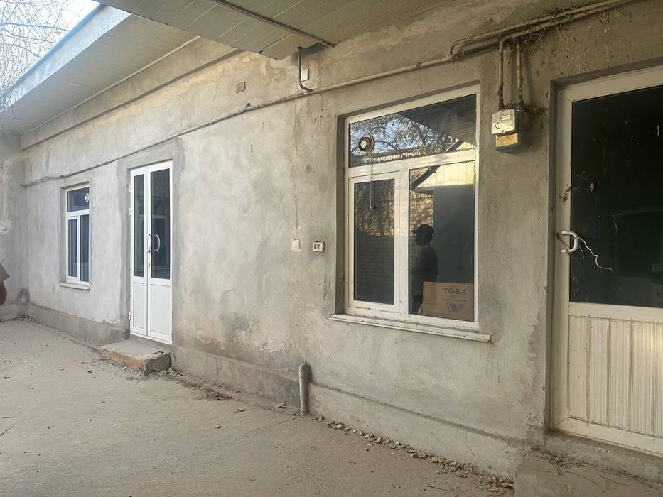 Ховли сотилади 3 хонали