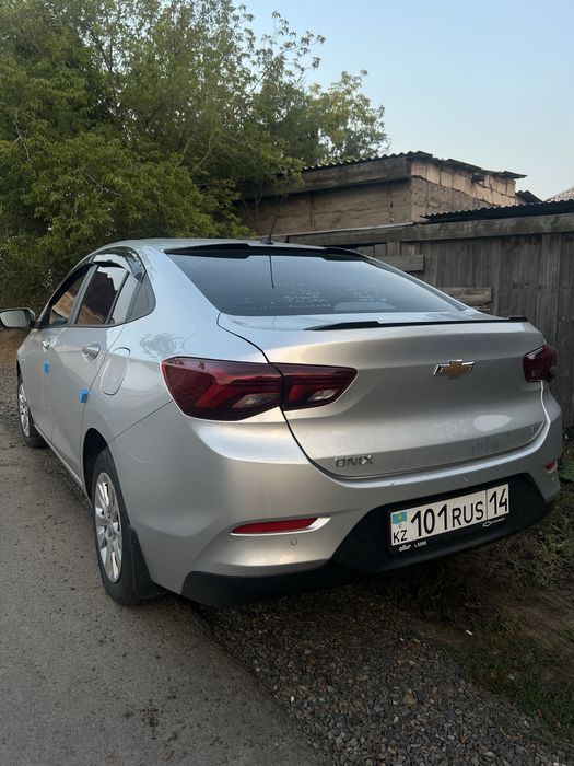 Продам шевроле оникс