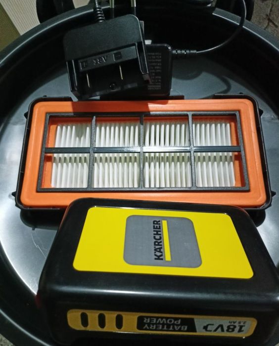Aspirator uscat pentru cenusa Karcher cu acumulator AD 2