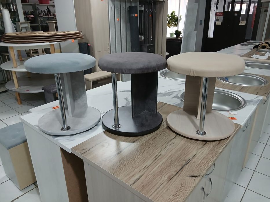 Табурет, пуфик, маленький табурет.