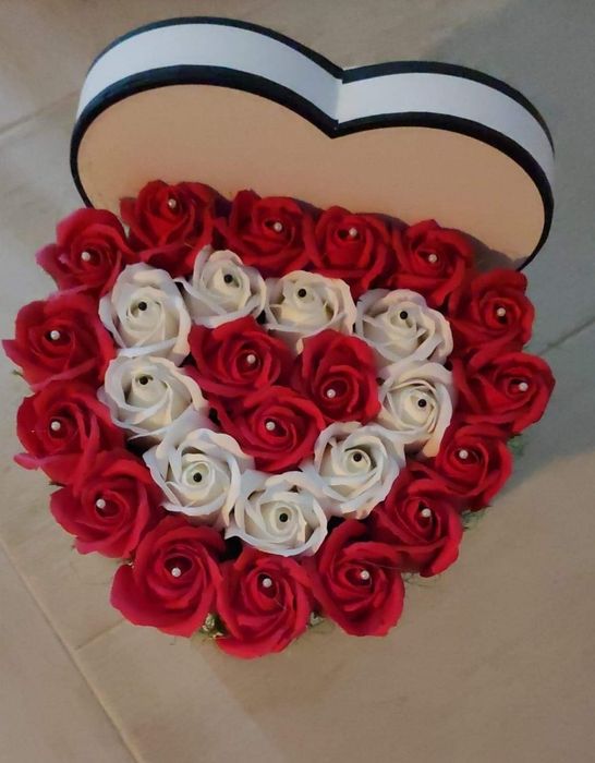 Aranjamente din trandafiri de săpun parfumați