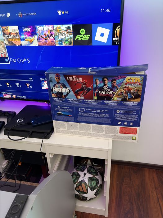 Ps 4 + 2 controlare (500 gb + extensie cu 1000 gb )