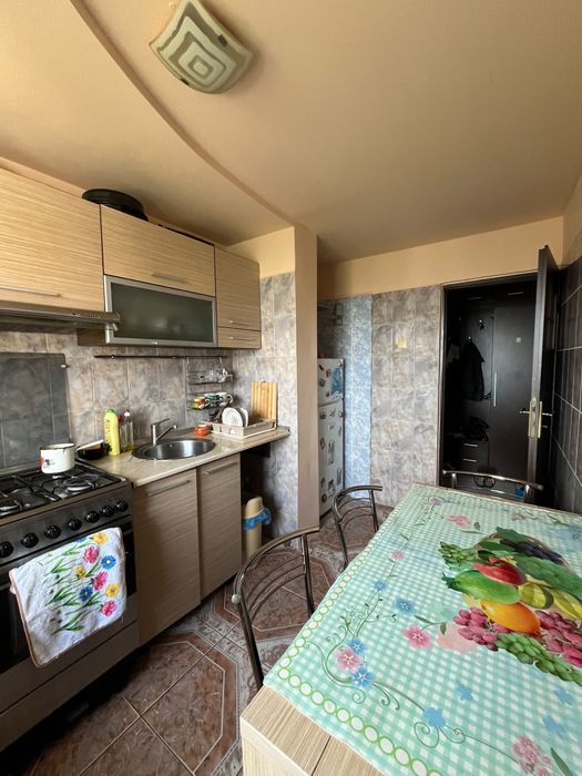apartament 3 camere de vanzare, zona tomis 3 (macul rosu)