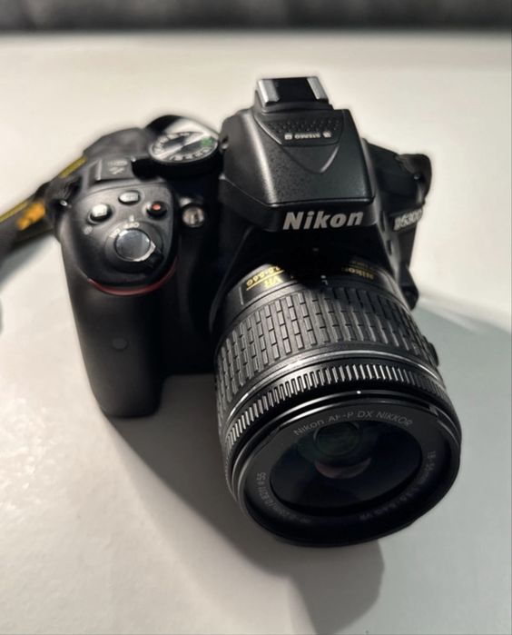 Kit Nikon D5300 DSLR + accesorii