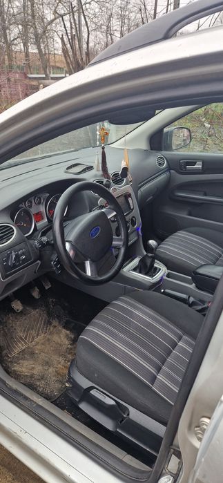 Vând Ford Focus 1.6