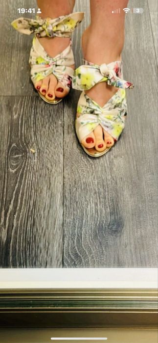 Papuci cu toc ted baker