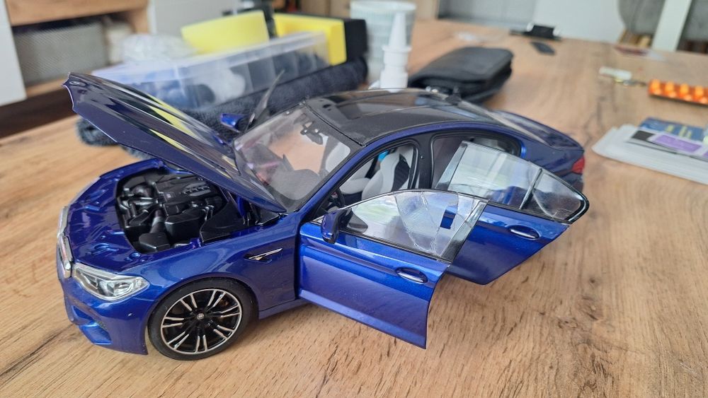 BMW F90 M5 1:18 Dealer Edition - със ЗАБЕЛЕЖКИ +кутия Norev