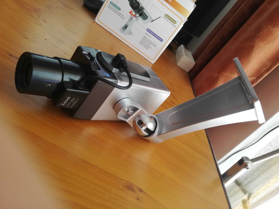 Camera supraveghere falsa cu led intermitent si senzor de miscare