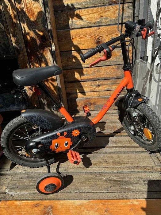 Детски велосипед с помощни колела