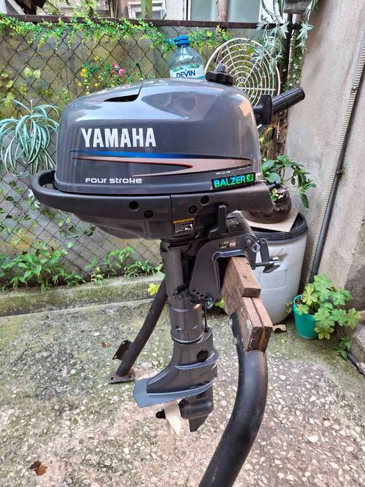 Надуваема лодка с твърдо дъно, двиг. Ямаха четиритактов 4 к.с. и сонар