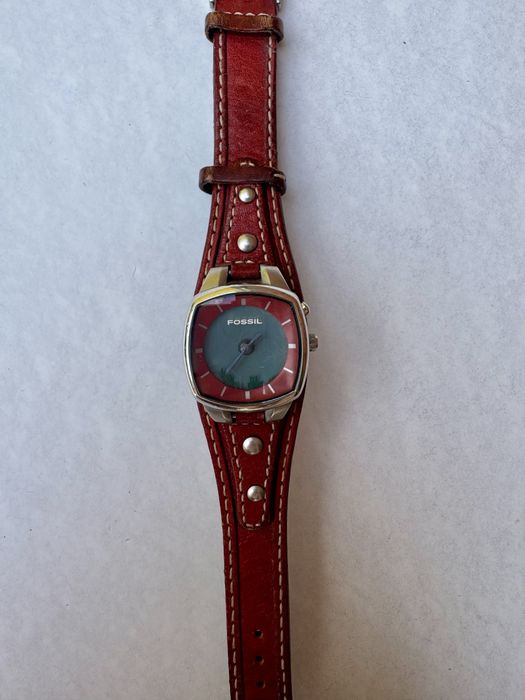 Продавам дамски часовник FOSSIL
