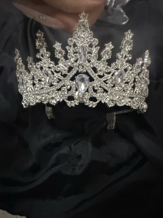 чисто нова коронка