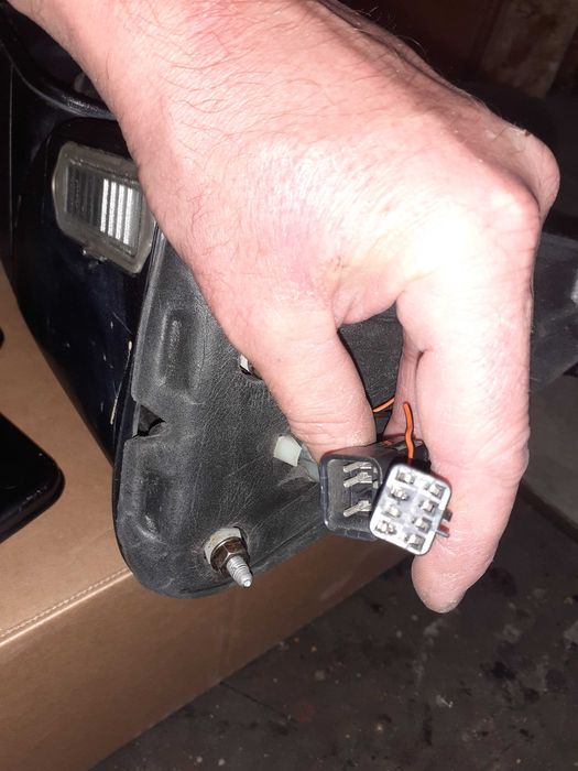 Левое зеркало Cadillac Escalade 2