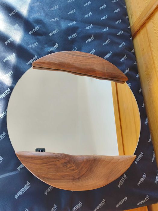 Дизайнерско ново огледало