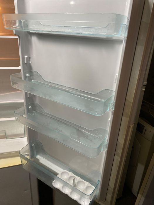 Продам Холодильник. Работает отлично.
