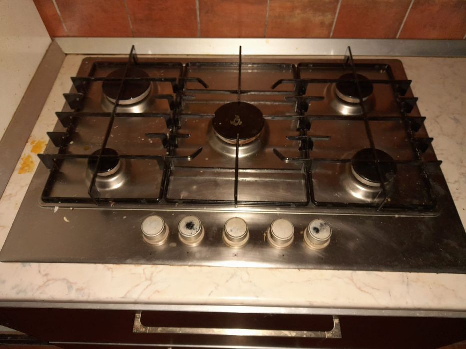 bucătărie complet utilată cu mașină de spălat vase