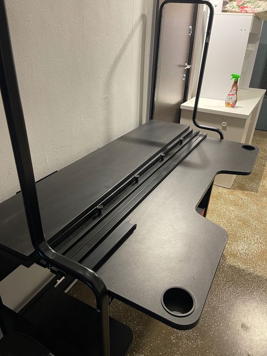 Birou gaming Fredde IKEA