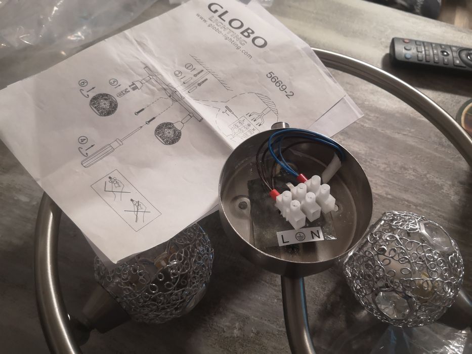 Осветителен спотGLOBO 5669-2,от 3 бр. кръгли тела за таван.С 3 бр. 3 G