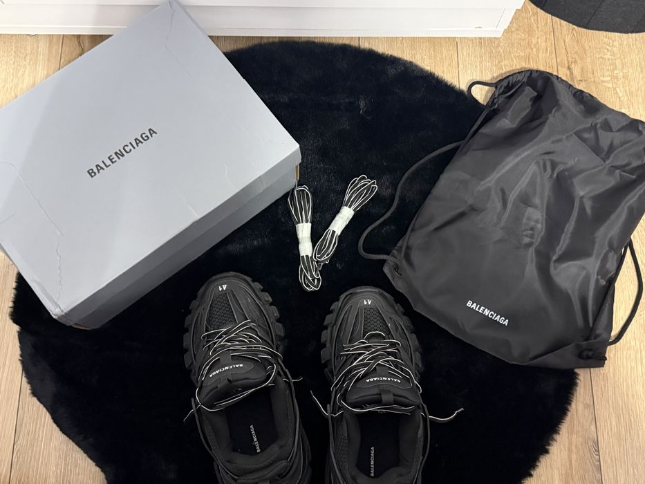 Balenciaga track