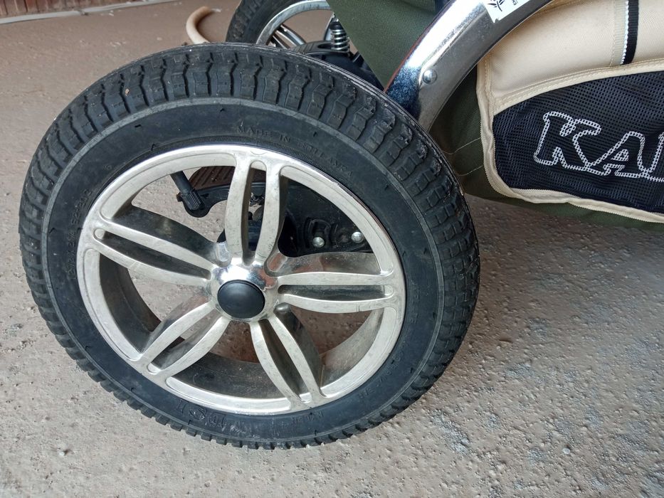 Vând cărucior pentru copii KAREX