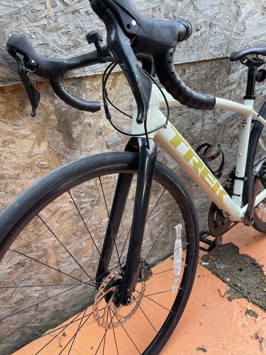 Bicicleta cursiera ciclocross gravel trek domane 4 furca de carbon  frane pe disc hiraulice roti 28”