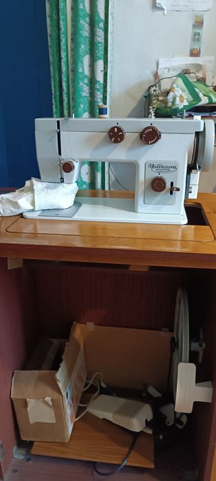 Швейная машинка Чайка