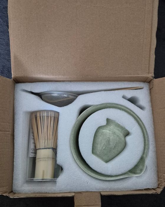Set complet matcha 5 piese, bol ceramic, tel bambus, sita și suport
