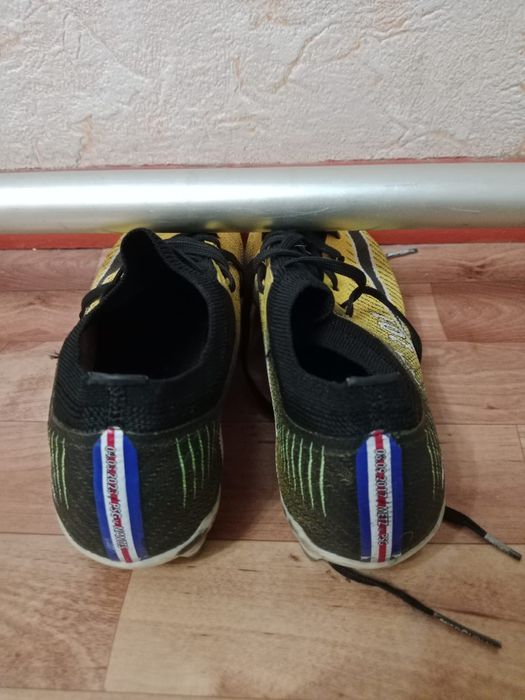 Футбольные бутсы