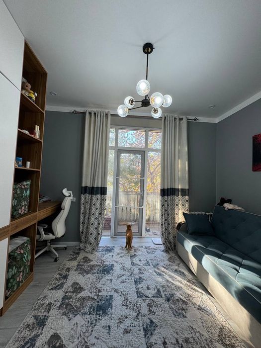 Продаётся своя 3-х комнатная квартира в самом центре.