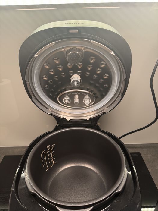 Aparat de gătit multifuncţional Philips Oală sub presiune universală