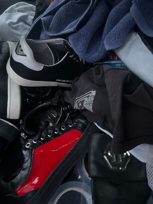 Pantof și haine deviante